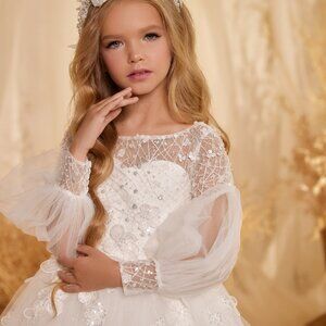 Sparkling communion dress with tulle skirt and lace bodice. Long sleeves dress